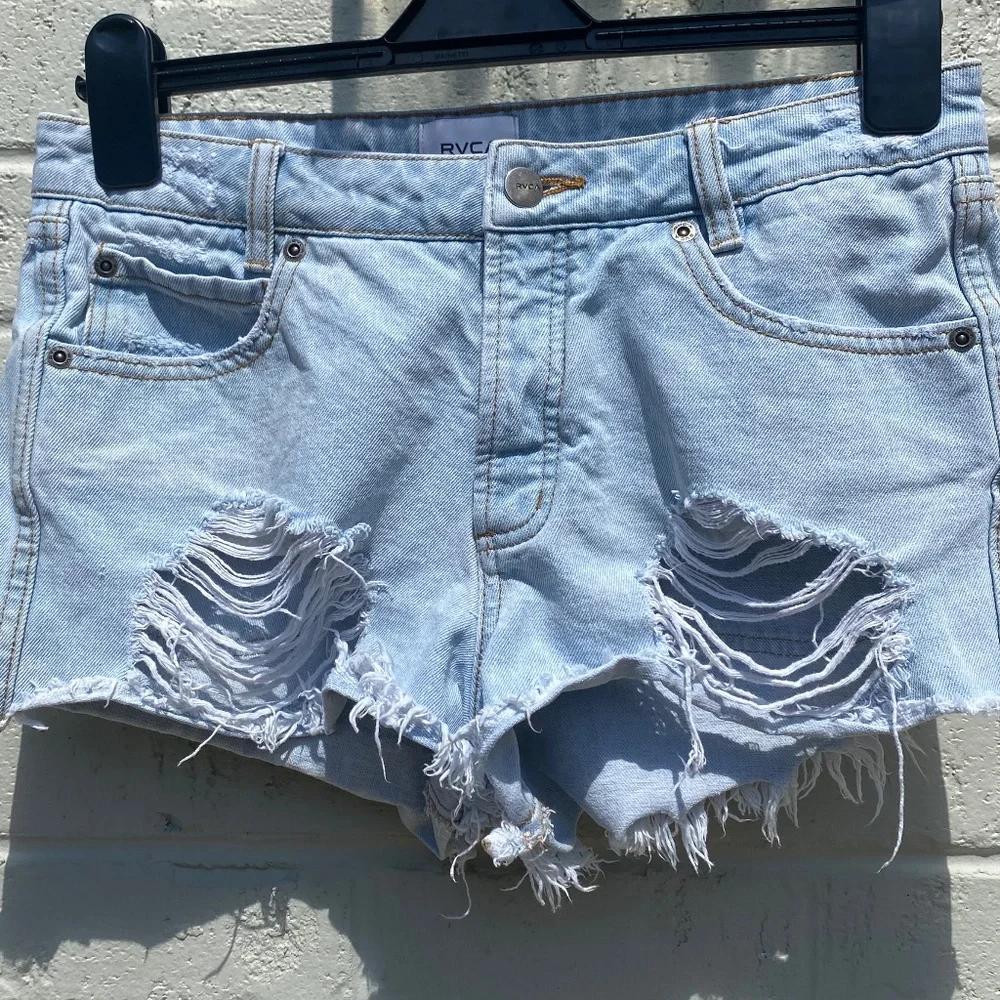 RVCA boyfriend jean shorts light wash denim button fly 26